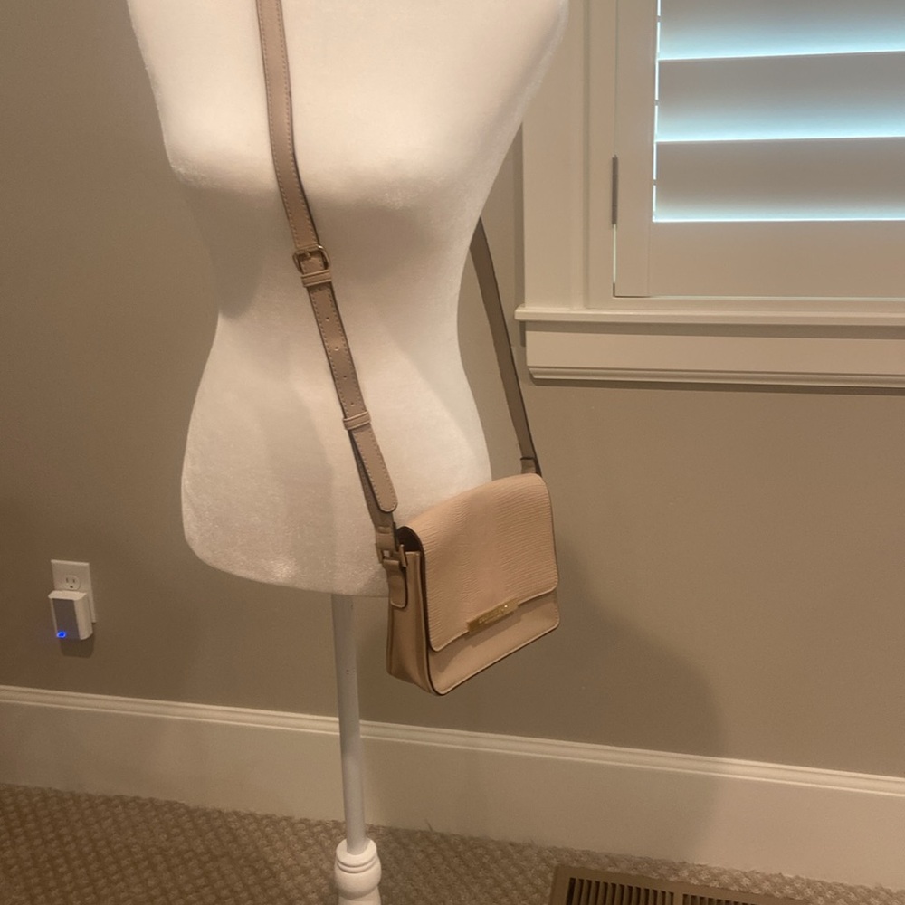 Jones New York crossbody Bag. - Picture 12 of 12